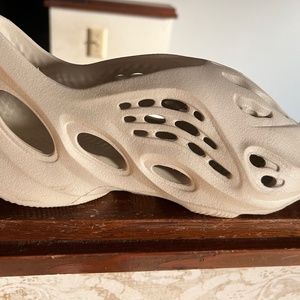 2023 Yeezy Foam Runner 'Cream’